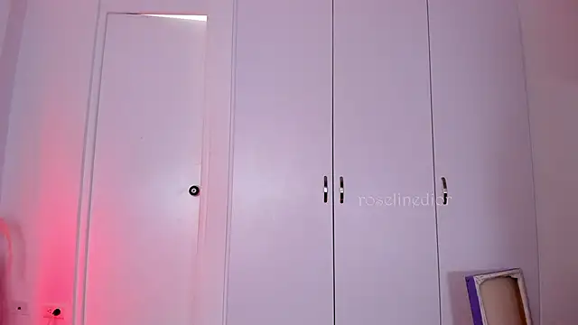 Snapshot of roselinedior chatting on 11, 9, 2025 roselinedior online show from 11, 9, 2025