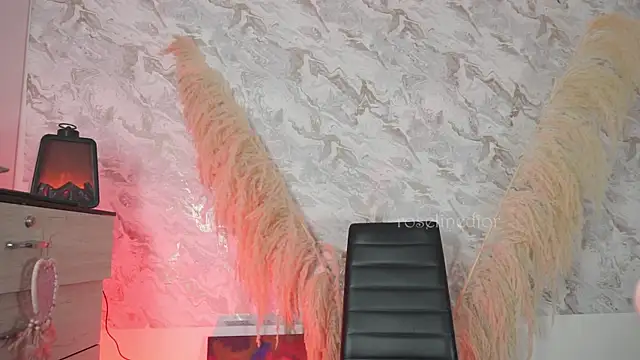 Snapshot of roselinedior chatting on 15, 9, 2025 roselinedior online show from 15, 9, 2025