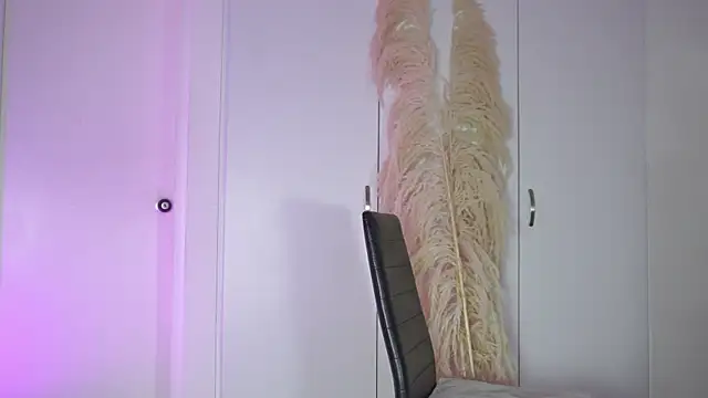 Snapshot of roselinedior chatting on 9, 10, 2025 roselinedior online show from 9, 10, 2025