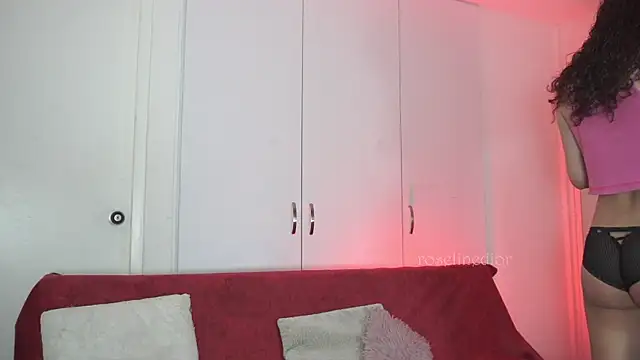 Snapshot of roselinedior chatting on 5, 11, 2025 roselinedior online show from 5, 11, 2025