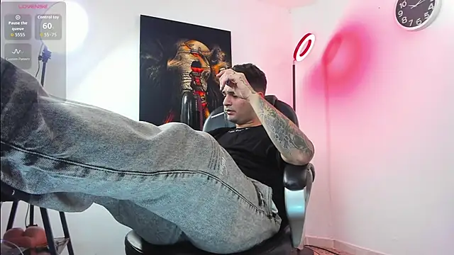 Snapshot of Nicolas_Fellener chatting on 3, 11, 2025 Nicolas Fellener online show from 3, 11, 2025