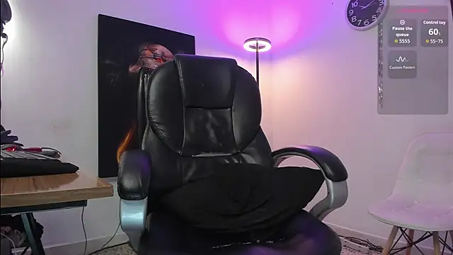 Snapshot of Nicolas_Fellener chatting on 18, 11, 2025 Nicolas Fellener online show from 18, 11, 2025