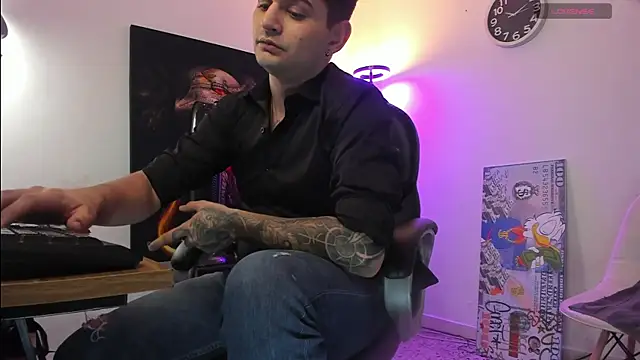 Snapshot of Nicolas_Fellener chatting on 26, 11, 2025 Nicolas Fellener online show from 26, 11, 2025