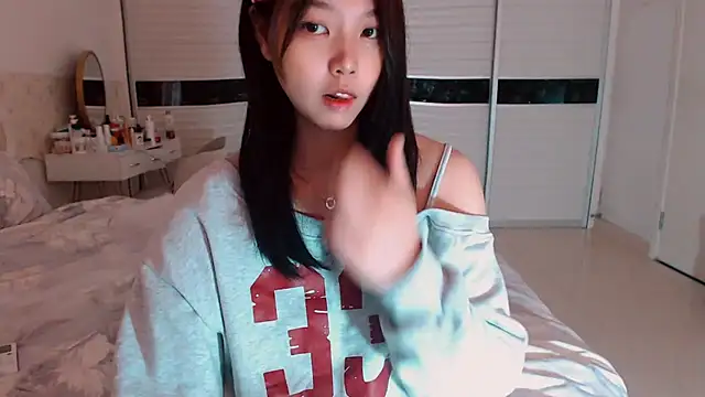 Snapshot of -Lucky_Girl chatting on 28, 10, 2025 -Lucky Girl online show from 28, 10, 2025