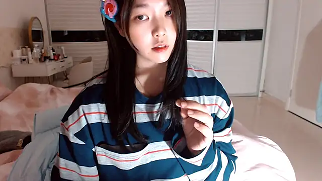 Snapshot of -Lucky_Girl chatting on 4, 12, 2025 -Lucky Girl online show from 4, 12, 2025