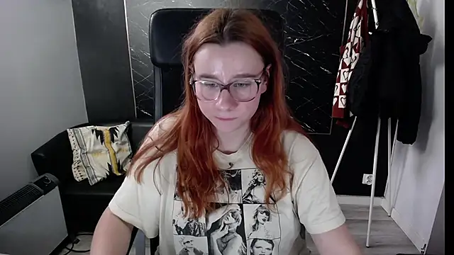 Snapshot of littleviki7 chatting on 2, 1, 2025 littleviki7 online show from 2, 1, 2025