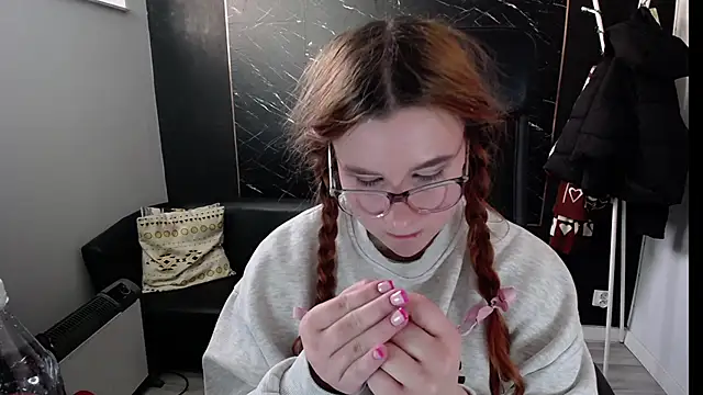 Snapshot of littleviki7 chatting on 13, 2, 2025 littleviki7 online show from 13, 2, 2025
