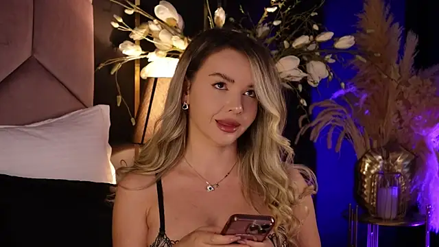 Snapshot of KatyaBelle chatting on 8, 9, 2025 KatyaBelle online show from 8, 9, 2025