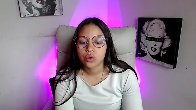 Snapshot of SamanthaRoldaan chatting on 17, 3, 2025 SamanthaRoldaan online show from 17, 3, 2025