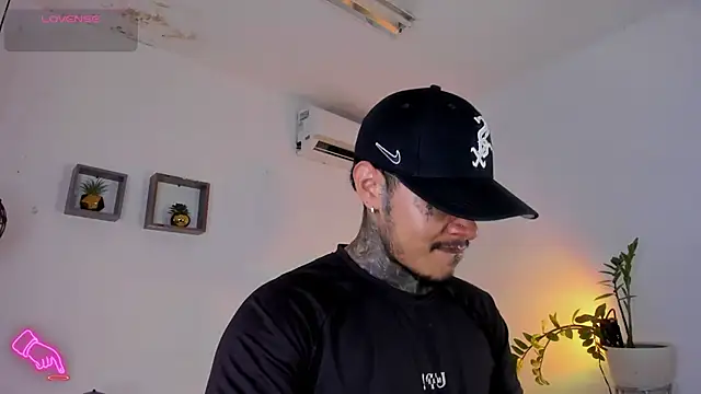 JordanSmiith  online show from 21, 2, 2025