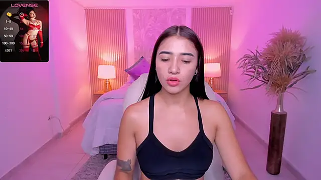 Snapshot of Antonella_Grayy chatting on 2, 10, 2025 Antonella Grayy online show from 2, 10, 2025