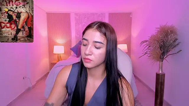 Snapshot of Antonella_Grayy chatting on 3, 10, 2025 Antonella Grayy online show from 3, 10, 2025