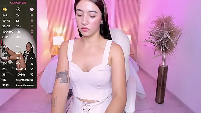 Snapshot of Antonella_Grayy chatting on 11, 11, 2025 Antonella Grayy online show from 11, 11, 2025