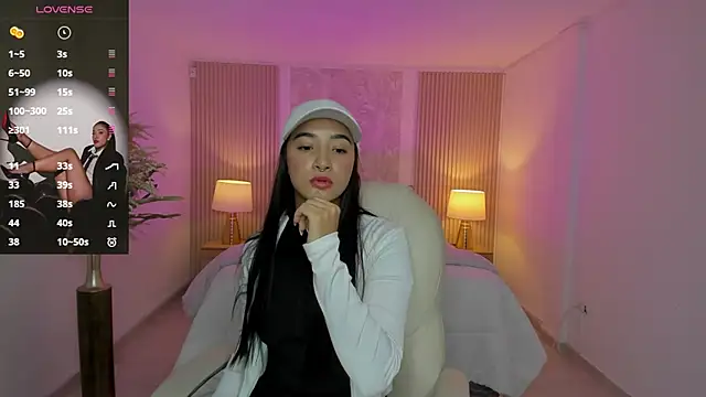 Snapshot of Antonella_Grayy chatting on 13, 11, 2025 Antonella Grayy online show from 13, 11, 2025