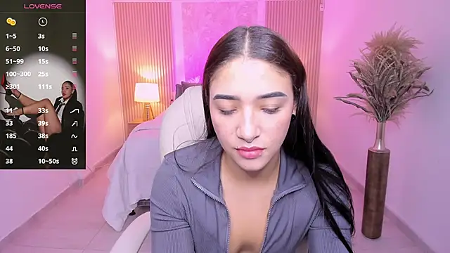 Snapshot of Antonella_Grayy chatting on 27, 11, 2025 Antonella Grayy online show from 27, 11, 2025