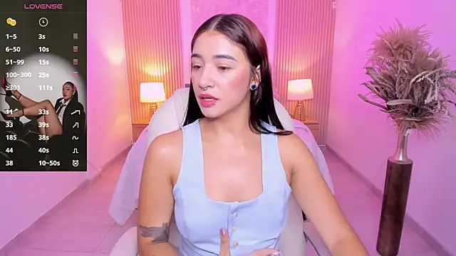 Snapshot of Antonella_Grayy chatting on 1, 12, 2025 Antonella Grayy online show from 1, 12, 2025