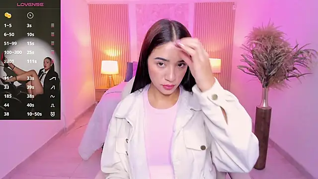 Snapshot of Antonella_Grayy chatting on 4, 12, 2025 Antonella Grayy online show from 4, 12, 2025