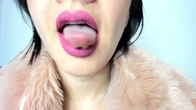 Snapshot of queen_fetish chatting on 17, 12, 2024 queen fetish online show from 17, 12, 2024