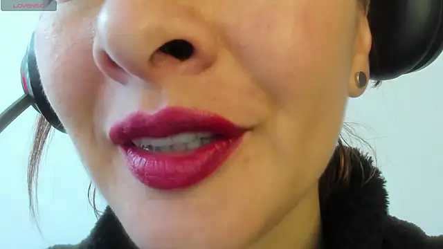 queen fetish online show from 13, 4, 2026