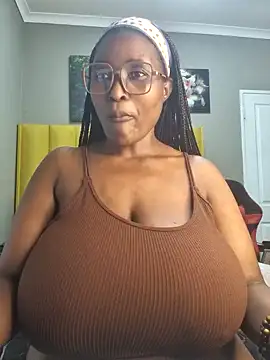 Snapshot of Bustygoddess32 chatting on 4, 1, 2025 Bustygoddess32 online show from 4, 1, 2025