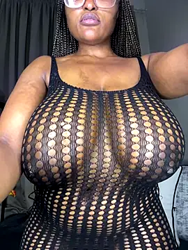 Snapshot of Bustygoddess32 chatting on 27, 9, 2025 Bustygoddess32 online show from 27, 9, 2025
