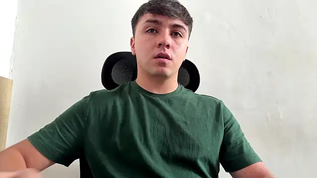 Snapshot of aron__cooper chatting on 14, 12, 2025 aron cooper online show from 14, 12, 2025