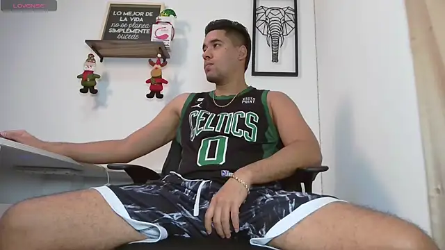 Snapshot of Thonydupont chatting on 17, 12, 2024 Thonydupont online show from 17, 12, 2024