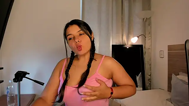 Snapshot of miaa_daniels chatting on 9, 2, 2025 miaa daniels online show from 9, 2, 2025