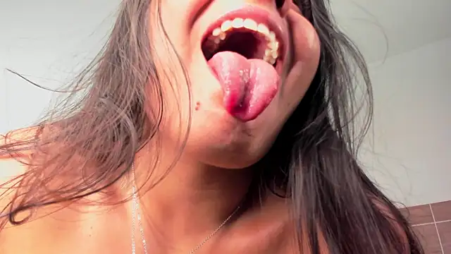 Snapshot of miaa_daniels chatting on 5, 3, 2025 miaa daniels online show from 5, 3, 2025