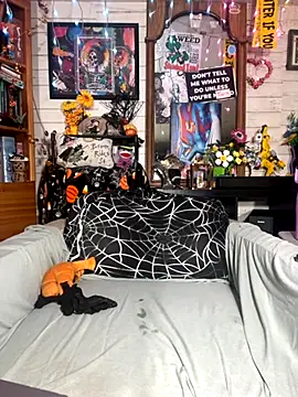 Snapshot of TrenaAnne chatting on 20, 10, 2025 TrenaAnne online show from 20, 10, 2025