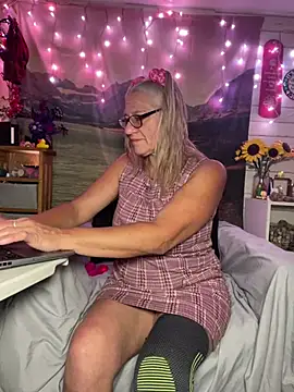 TrenaAnne online show from 26, 6, 2026
