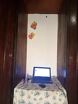 Snapshot of The-Peach-Flexer chatting on 8, 11, 2025 The-Peach-Flexer online show from 8, 11, 2025