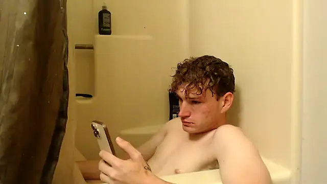 Snapshot of CreamyAustin chatting on 28, 9, 2025 CreamyAustin online show from 28, 9, 2025