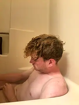 Snapshot of CreamyAustin chatting on 12, 10, 2025 CreamyAustin online show from 12, 10, 2025