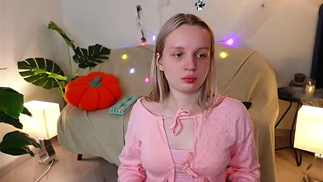 Beatrica Klein online show from 17, 10, 2025