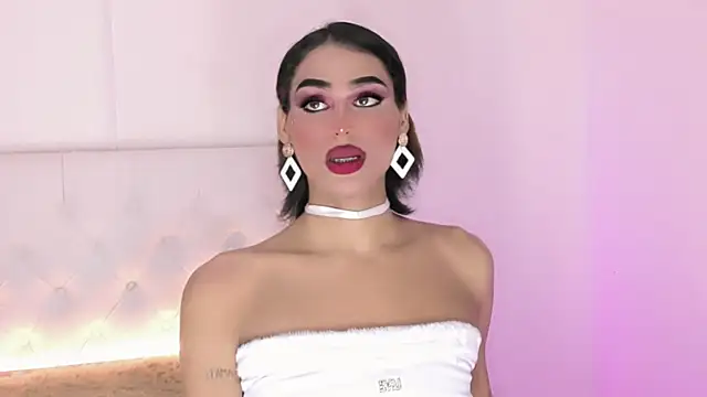 Snapshot of amal_baddell chatting on 17, 12, 2025 amal baddell online show from 17, 12, 2025