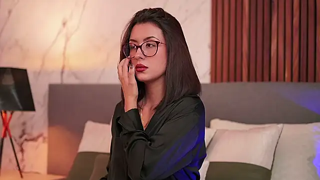 EmaSaenz online show from 18, 12, 2024