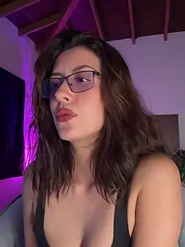 EmaSaenz online show from 26, 2, 2025