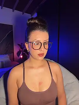 EmaSaenz online show from 22, 10, 2025