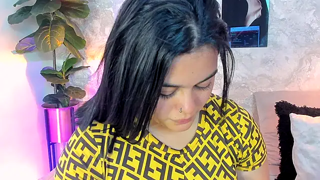 Snapshot of alina_stark chatting on 18, 10, 2025 alina stark online show from 18, 10, 2025