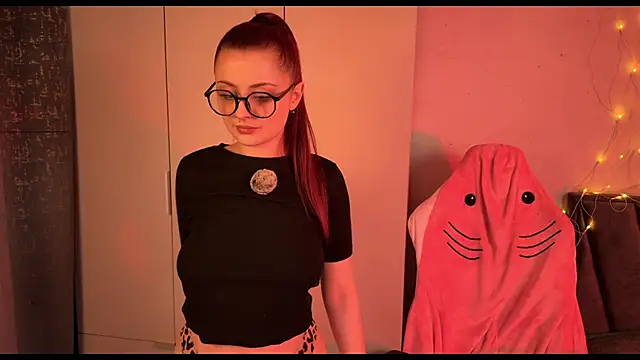 Snapshot of RozieRose chatting on 2, 12, 2025 RozieRose online show from 2, 12, 2025