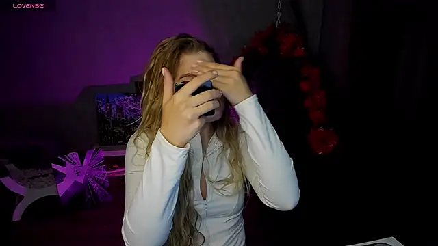 Snapshot of lily_williamss chatting on 2, 10, 2025 lily williamss online show from 2, 10, 2025