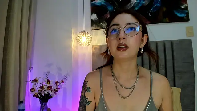 Snapshot of Emilywatsonn chatting on 22, 10, 2025 Emilywatsonn online show from 22, 10, 2025