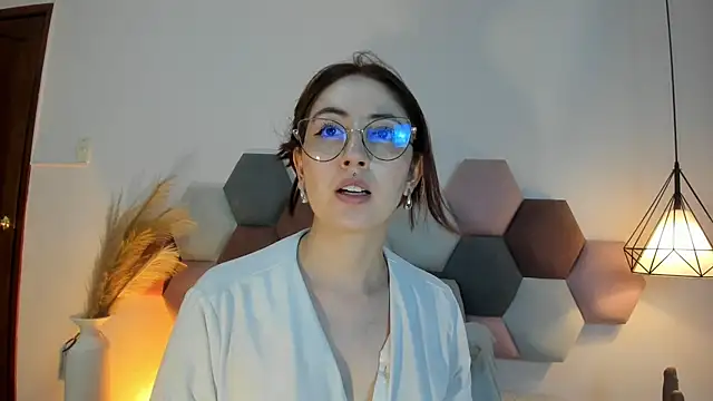 Snapshot of Emilywatsonn chatting on 25, 10, 2025 Emilywatsonn online show from 25, 10, 2025