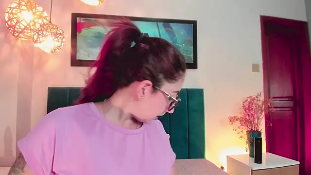 Snapshot of Emilywatsonn chatting on 15, 11, 2025 Emilywatsonn online show from 15, 11, 2025