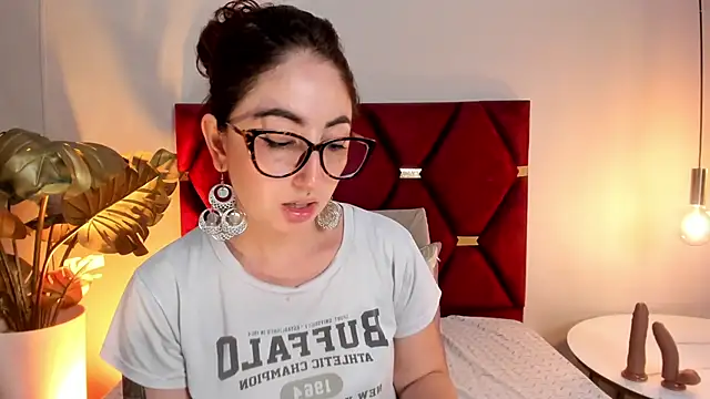 Snapshot of Emilywatsonn chatting on 22, 11, 2025 Emilywatsonn online show from 22, 11, 2025