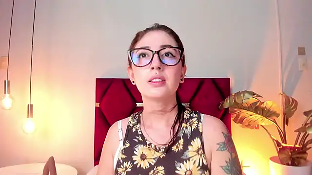 Snapshot of Emilywatsonn chatting on 25, 11, 2025 Emilywatsonn online show from 25, 11, 2025