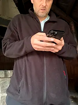 Snapshot of SchwuleHure chatting on 21, 9, 2025 SchwuleHure online show from 21, 9, 2025