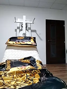 Snapshot of Tinuus chatting on 12, 3, 2025 Tinuus online show from 12, 3, 2025