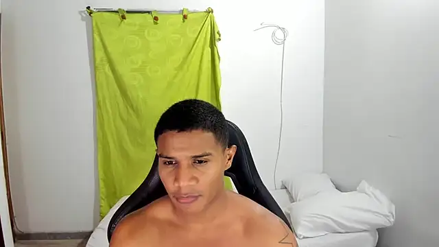 Snapshot of corzoethan chatting on 19, 7, 2026 corzoethan online show from 19, 7, 2026